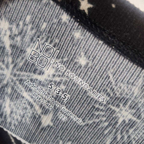 No Boundaries Black Celestial Long Sleeve Top - Picture 2 of 4